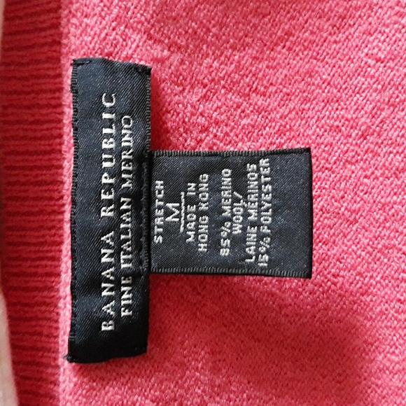 V-Neck Sweater Made in Hong Kong Fine Soft Italian Merino - Picture 3 of 5